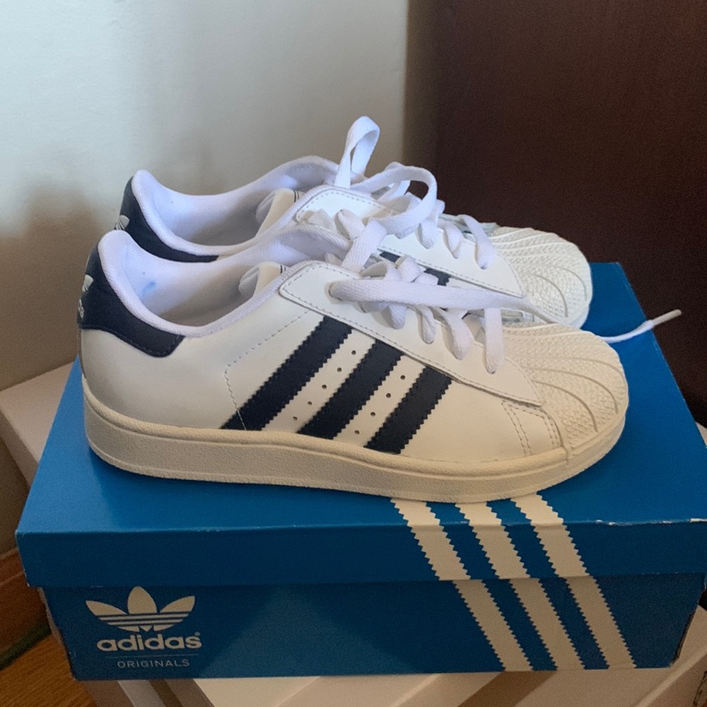 NWOT ~ Never worn Kids Superstar Sneakers